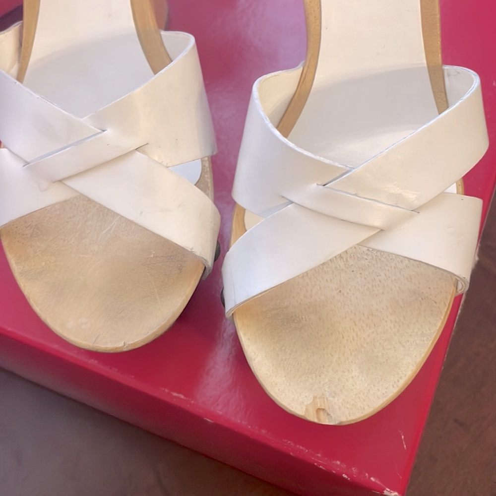 BCBG Platform White Sandal Sz 6 - Picture 4 of 7